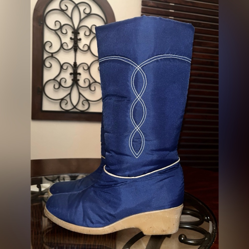 1970s Vintage Blue & White Embroidery Snow Winter Padded Boots